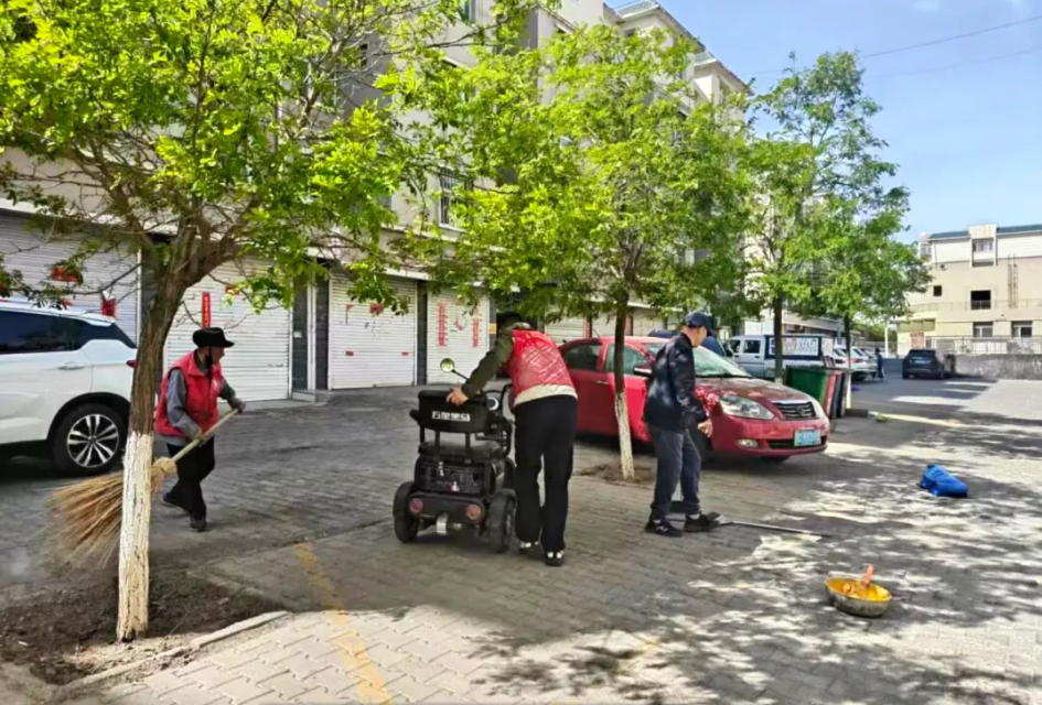 乌达区常态化推进“美城有我”城市清洁日活动→